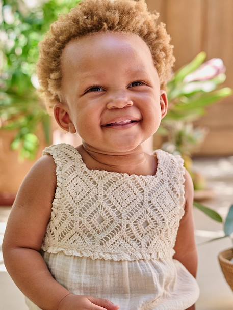 Crochet playsuit for baby girls vanilla 