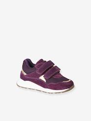 Baby first steps shoes with touch-fastening straps