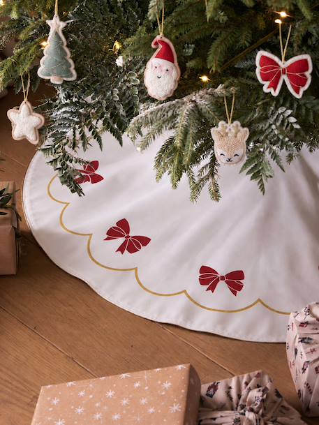 XL Christmas tree skirt with scalloped trim white 