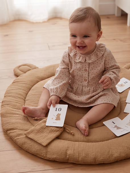 Baby photo mat in cotton muslin mocha 