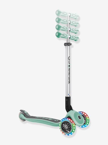 Primo Foldable Lights - 3-Wheel Foldable Scooter - GLOBBER mint green 