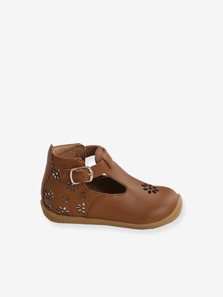 Leather Pram Shoes for Babies, Designed for First Steps camel 