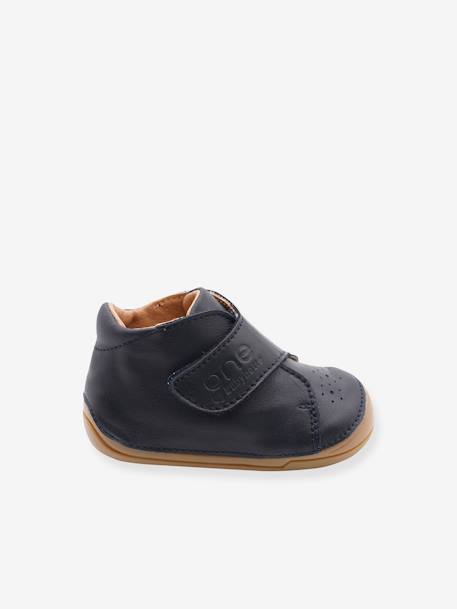 https://www.vertbaudet.co.uk/fstrz/r/s/media.vertbaudet.co.uk/Pictures/vertbaudet/281923/leather-pram-shoes-with-hook-loop-strap-3116b802-by-babybotte-for-babies.jpg?width=457&frz-v=118