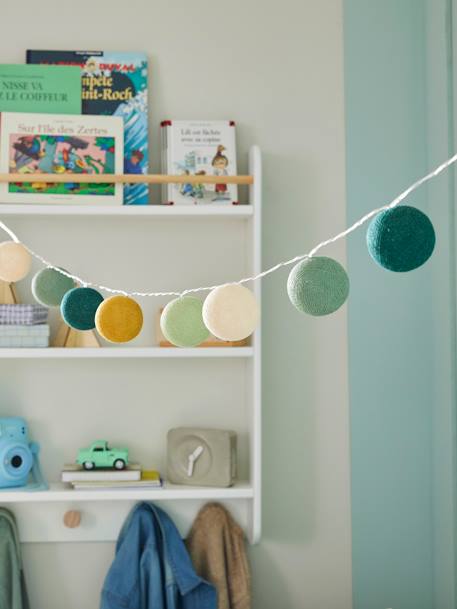 Light-Up Bauble Garland with Switch sage green+tomato red 