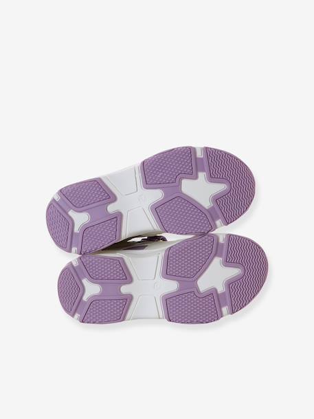 Trainers with hook and loop tape fastening and elasticated laces for children in nursery school collection ecru 