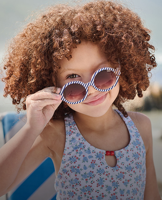 SUNGLASSES & HATS